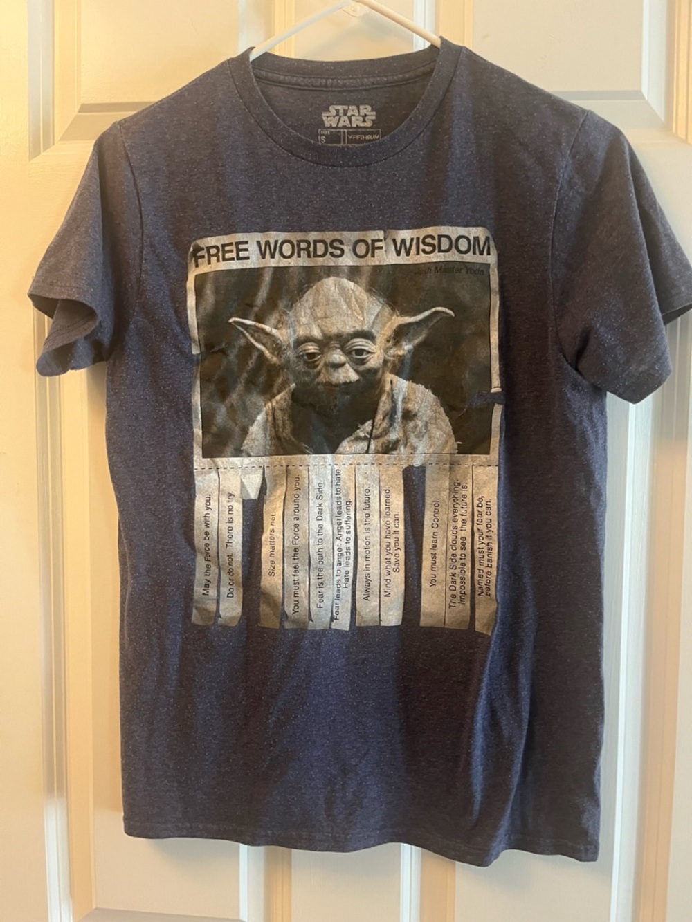 Star Wars Navy Blue Yoda 'Free Words of Wisdom' Men's Graphic Tee